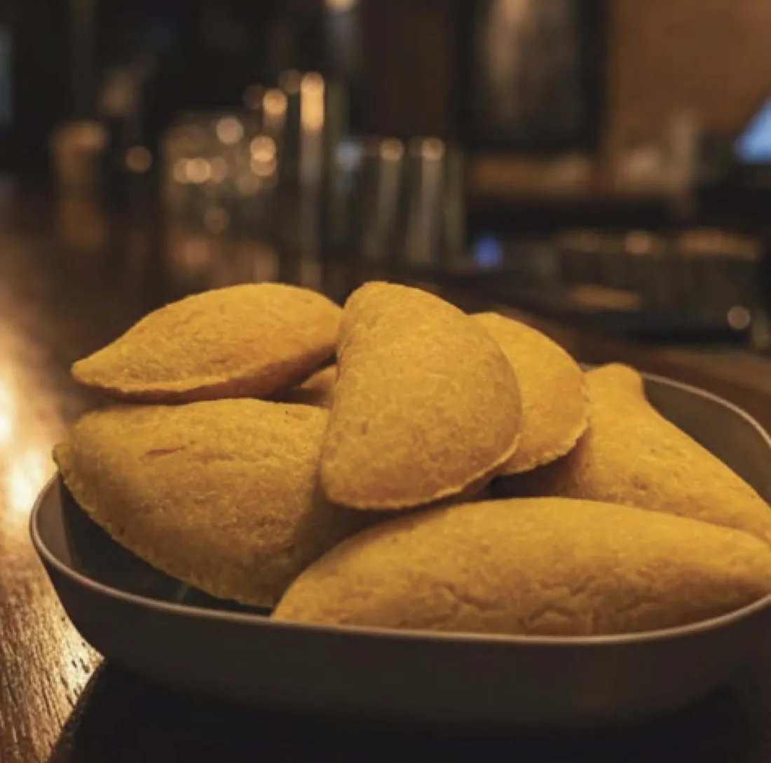 Sabores que inspiram histórias: Pastel de Angu, Carne, queijo, frango ou ragu de pernil